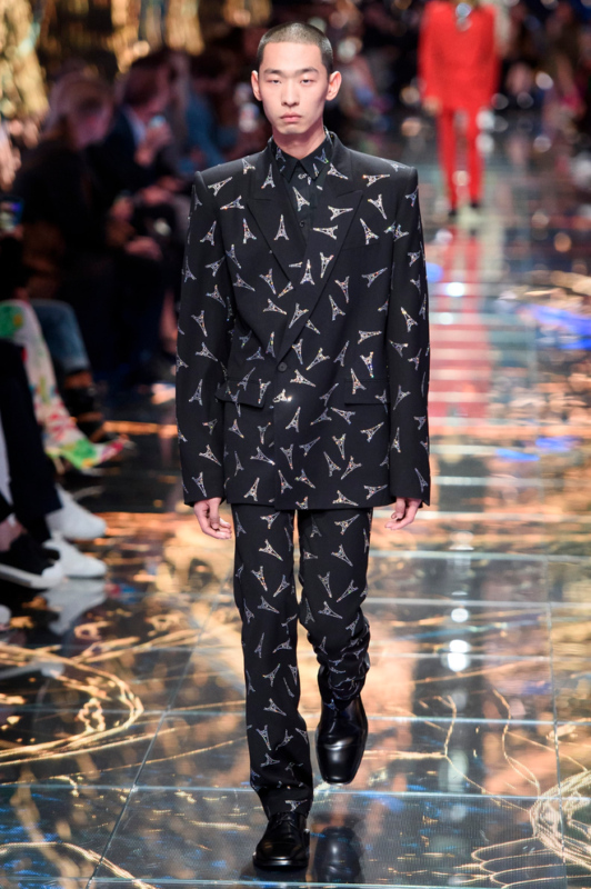 Sơn Tùng M-TP được khen mặc đẹp hơn người mẫu 1m8 của Balenciaga, có xứng đáng? son tung m tp duoc khen mac dep hon nguoi mau 1m8 cua balenciaga co xung dang