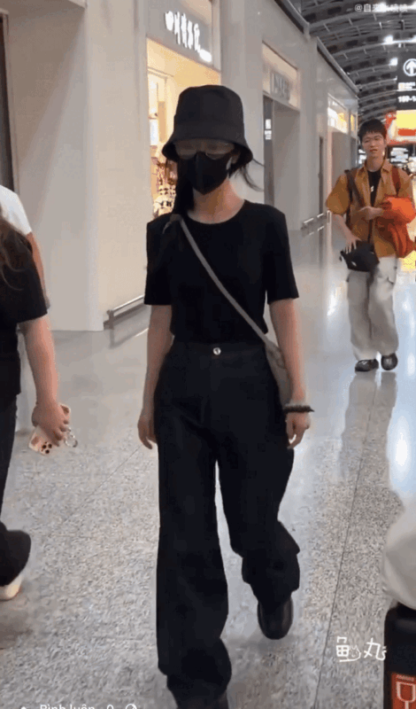 Thêm 1 nữ diễn viên ép cân, thân hình mỏng dính đáng báo động 1 Thêm 1 nữ diễn viên ép cân, thân hình mỏng dính đáng báo động them 1 nu dien vien ep can than hinh mong dinh dang bao dong