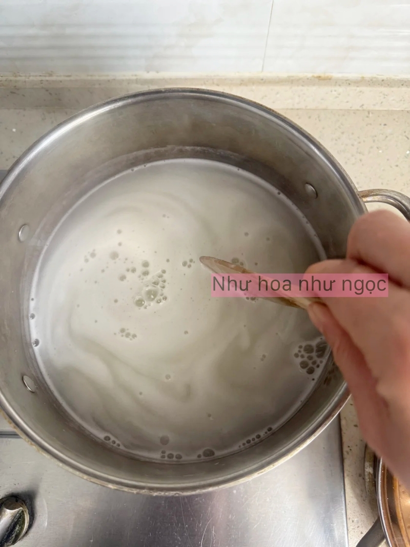Tôi gội đầu bằng bột mì thay dầu gội, sau 2 tháng nhận ra mái tóc mình thay đổi hẳn- Ảnh 5. Tôi gội đầu bằng bột mì thay dầu gội, sau 2 tháng nhận ra mái tóc mình thay đổi hẳn- Ảnh 5.