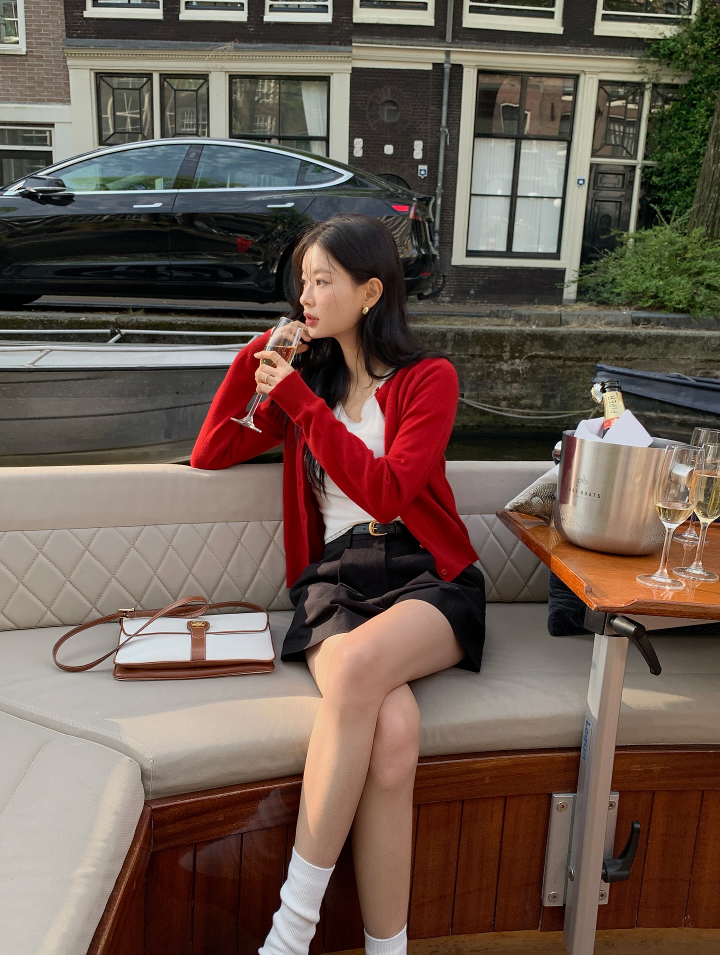 Trang phục màu đỏ chính là xu hướng hot nhất thu này: 10 cách diện giúp nàng nổi nhất khu phố, độ sang chảnh miễn bàn- Ảnh 8. Trang phục màu đỏ chính là xu hướng hot nhất thu này: 10 cách diện giúp nàng nổi nhất khu phố, độ sang chảnh miễn bàn- Ảnh 8.