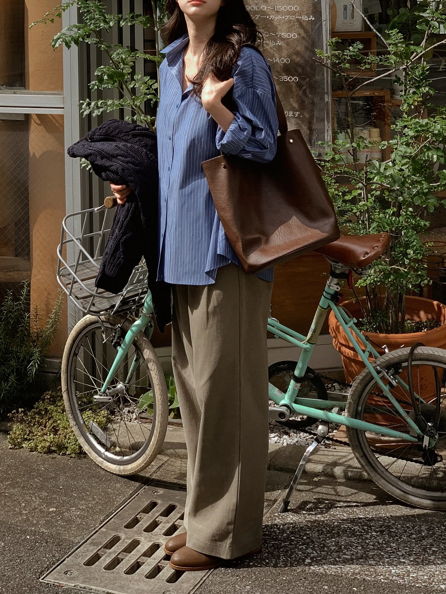 Vào mùa thu, chị em cứ mặc 5 món thời trang này là trẻ trung nhất- Ảnh 9.