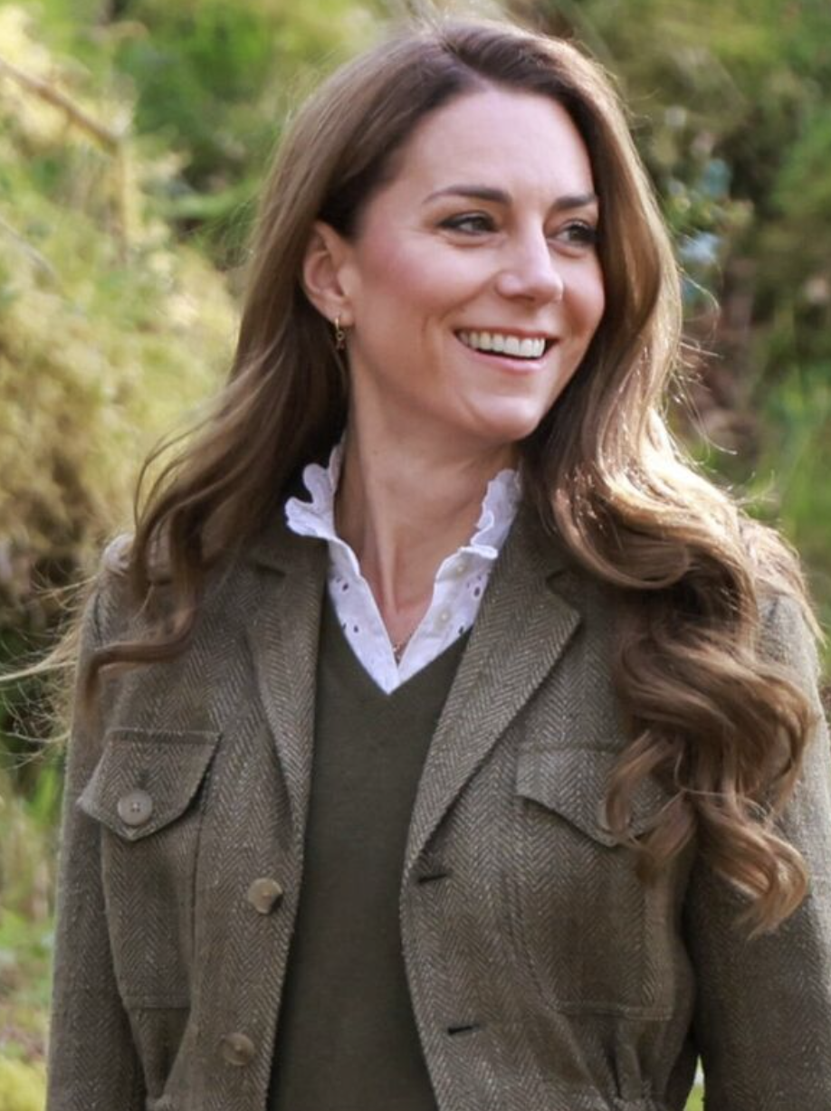 Vương phi Kate tay không búi tóc, thu hút hơn 54 triệu người xem- Ảnh 4.