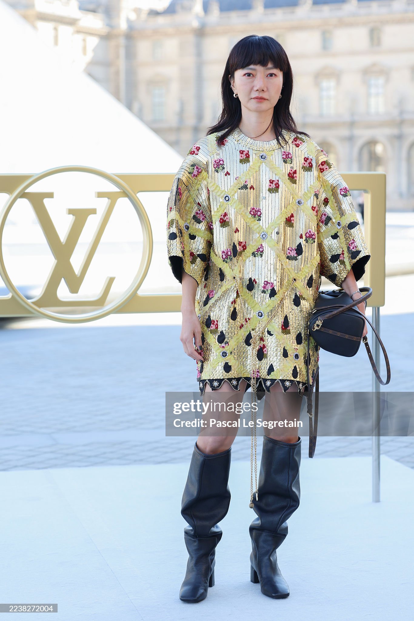 Lisa hôm nay là “búp bê sống”, cùng dàn sao khủng đổ bộ show Louis Vuitton- Ảnh 13.