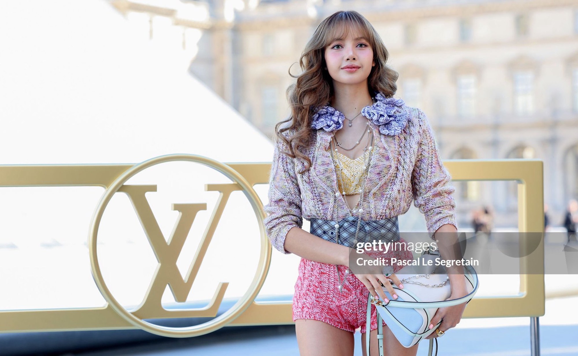 Lisa hôm nay là “búp bê sống”, cùng dàn sao khủng đổ bộ show Louis Vuitton- Ảnh 3.