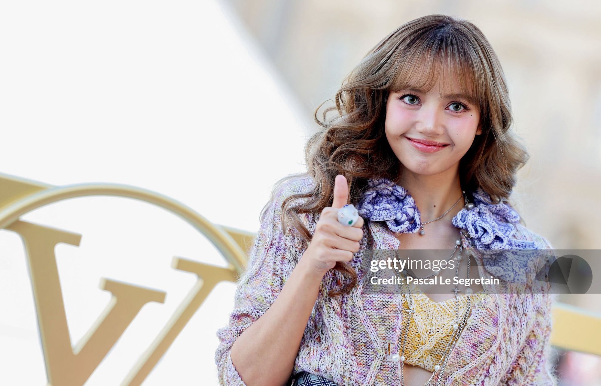 Lisa hôm nay là “búp bê sống”, cùng dàn sao khủng đổ bộ show Louis Vuitton- Ảnh 4.