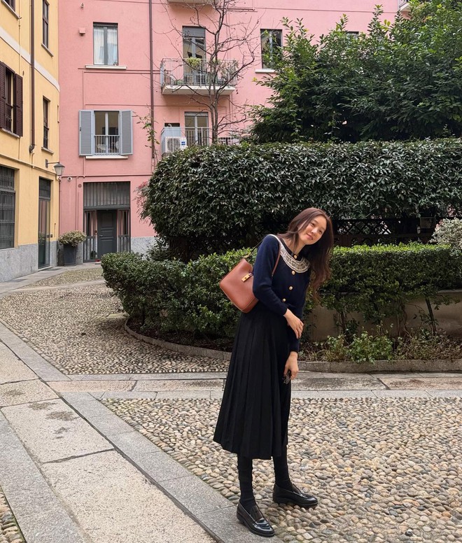 Người dì 43 tuổi của tôi thường xuyên được khen sành điệu, trẻ trung hơn tuổi nhờ mặc 5 kiểu chân váy- Ảnh 2.