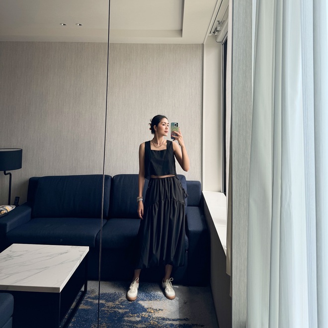 Người dì 43 tuổi của tôi thường xuyên được khen sành điệu, trẻ trung hơn tuổi nhờ mặc 5 kiểu chân váy- Ảnh 4.