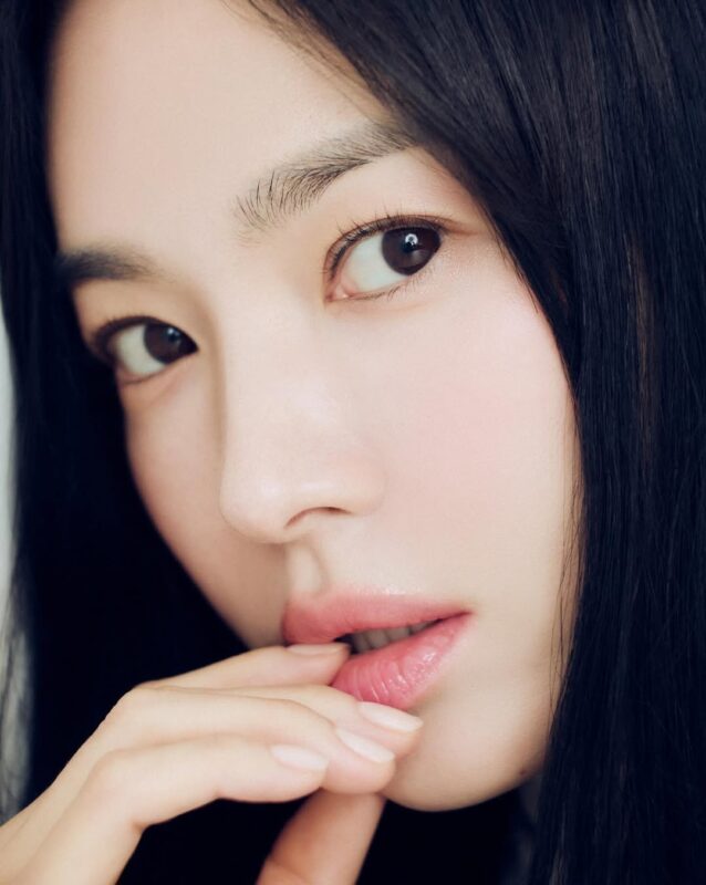 Song Hye Kyo đúng là “thiên tài gương mặt”: Bước vào tuổi trung niên liền khiến chị em châu Á xin bí quyết chống già 1 Song Hye Kyo đúng là “thiên tài gương mặt”: Bước vào tuổi trung niên liền khiến chị em châu Á xin bí quyết chống già song hye kyo dung la thien tai guong mat buoc vao tuoi trung nien lien khien chi em chau a xin bi quyet chong gia