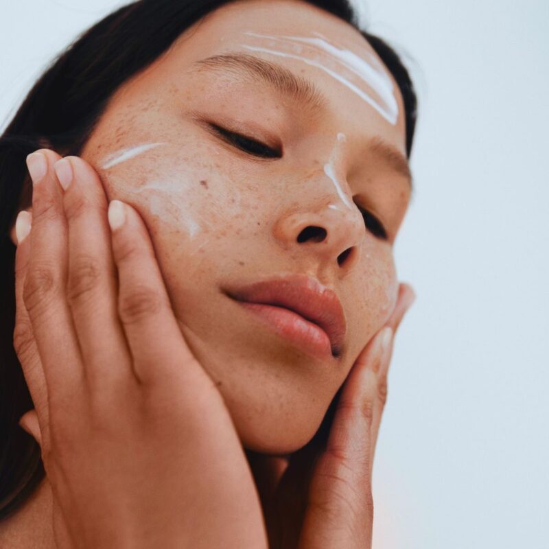 Thứ khiến da xuống sắc nhanh nhất không phải tuổi tác, mà là thói quen người Việt hay mắc thu khien da xuong sac nhanh nhat khong phai tuoi tac ma la thoi quen nguoi viet hay mac