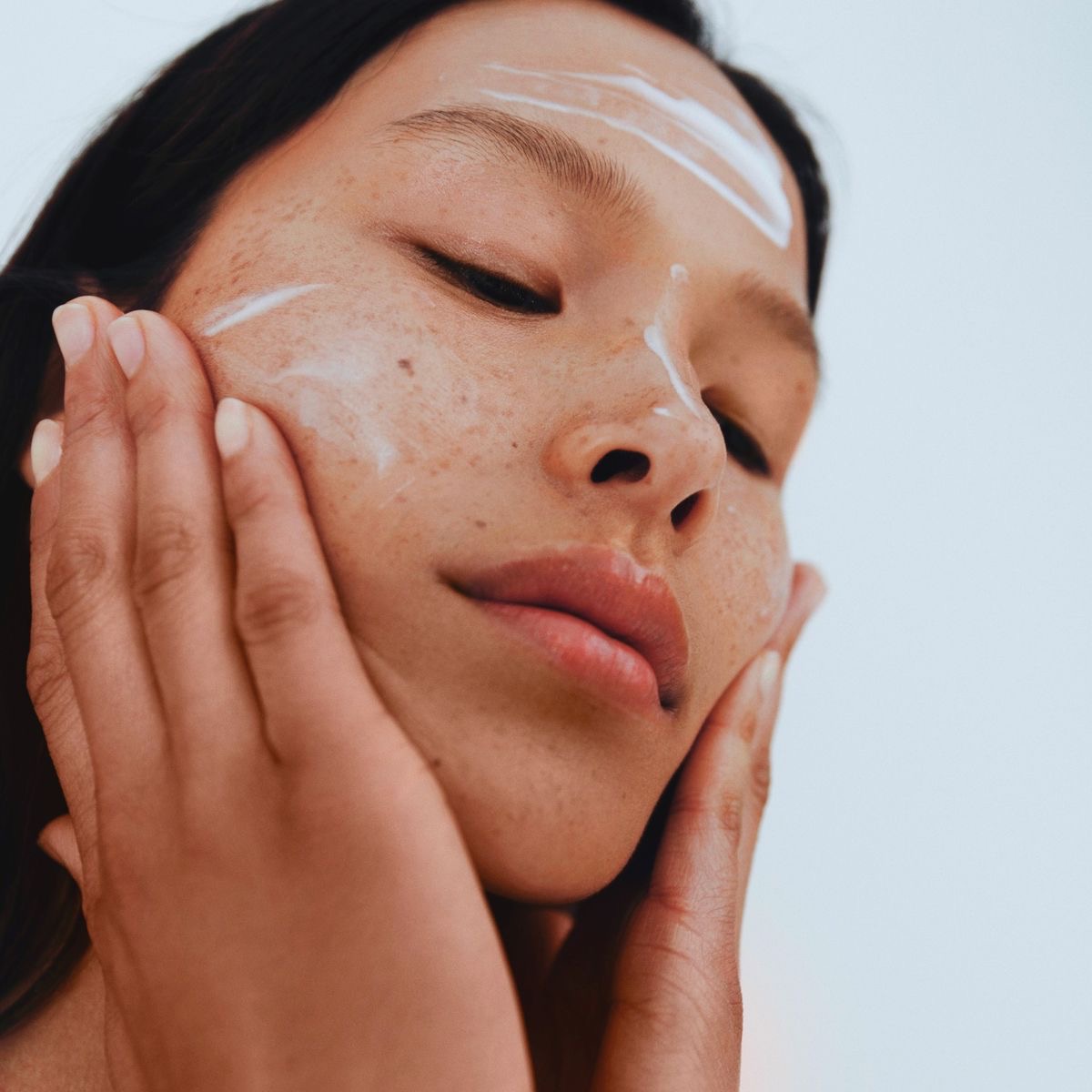 Thứ khiến da xuống sắc nhanh nhất không phải tuổi tác, mà là thói quen người Việt hay mắc- Ảnh 1.